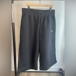 XL Black Nike Standard Fit High Rise Crop Length Sweatpants MSRP$70